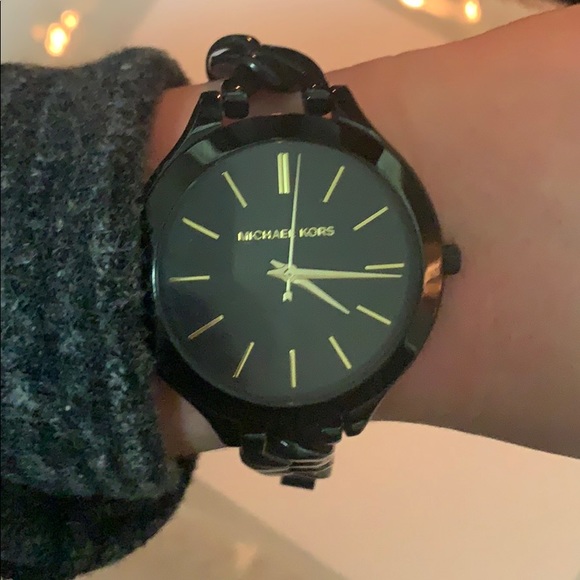 Micheal Kors watch - Picture 3 of 3